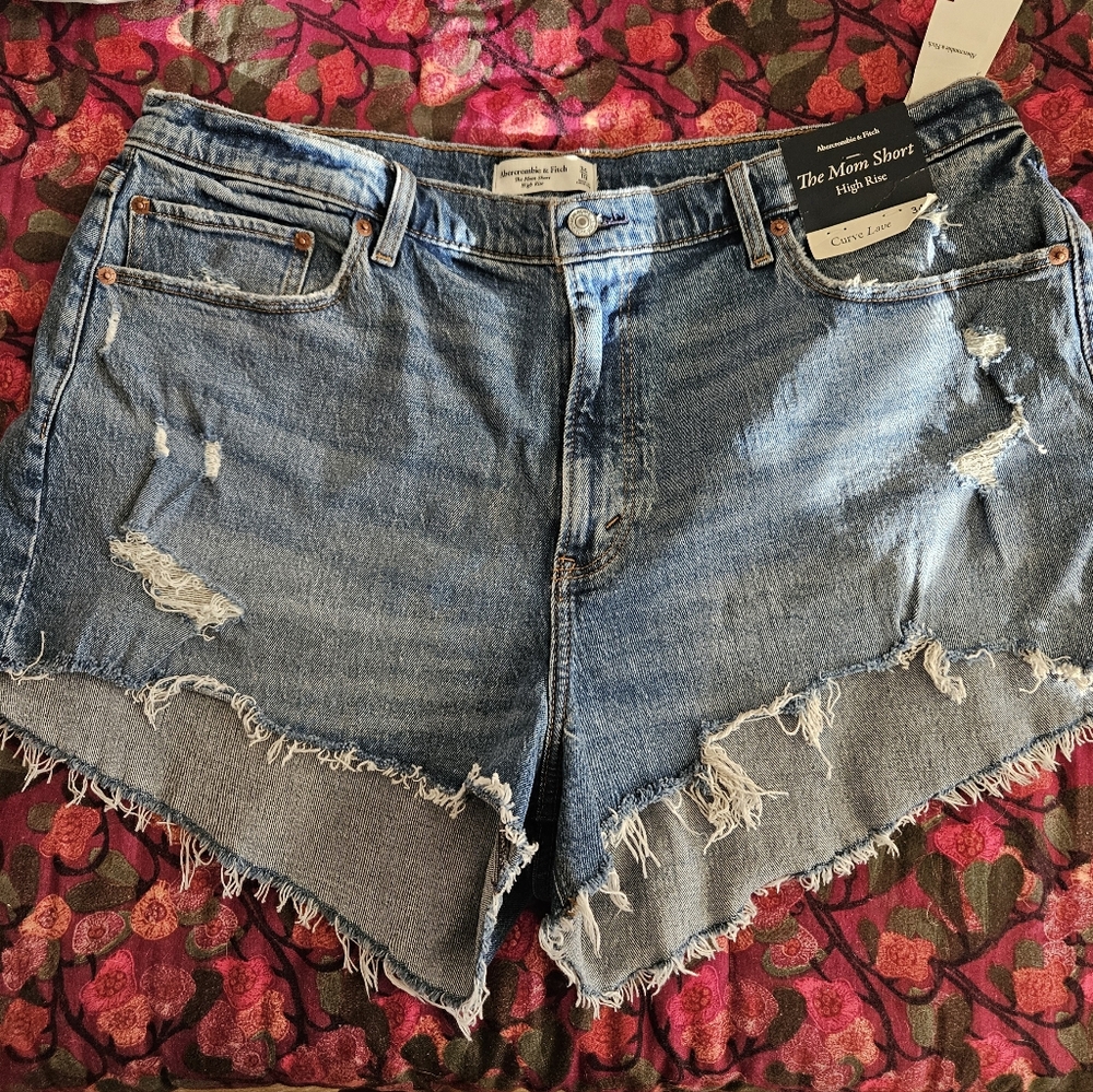 Abercrombie The Mom Short